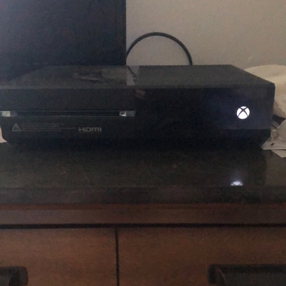 Xbox One 500GB USED - Picture 2 of 6